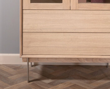 Elegant Vitrinskåp 2 dörrar och 2 lådor