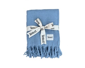 Fridh Mohair Blanket Blue från Tinted Objects.