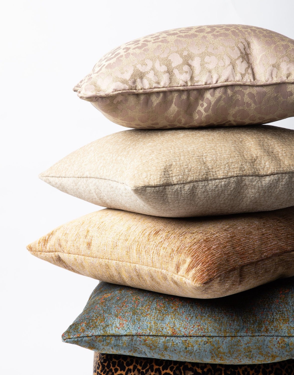 Mirell Cushion Sky från Tinted Objects.