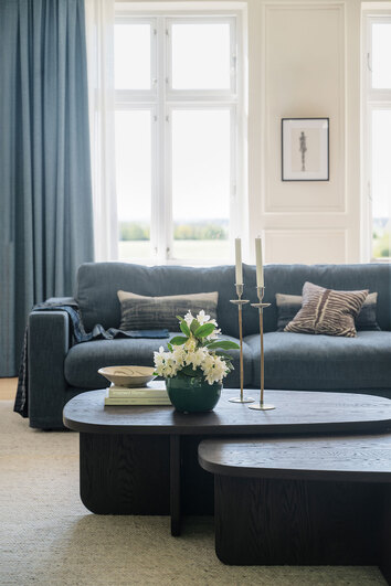 Billings Soffbord i brun ek i olika storlekar som satsbord i vardagsrum