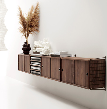 Inspiration String system vardagsrum. String Sideboard, Tv-bänk i valnöt