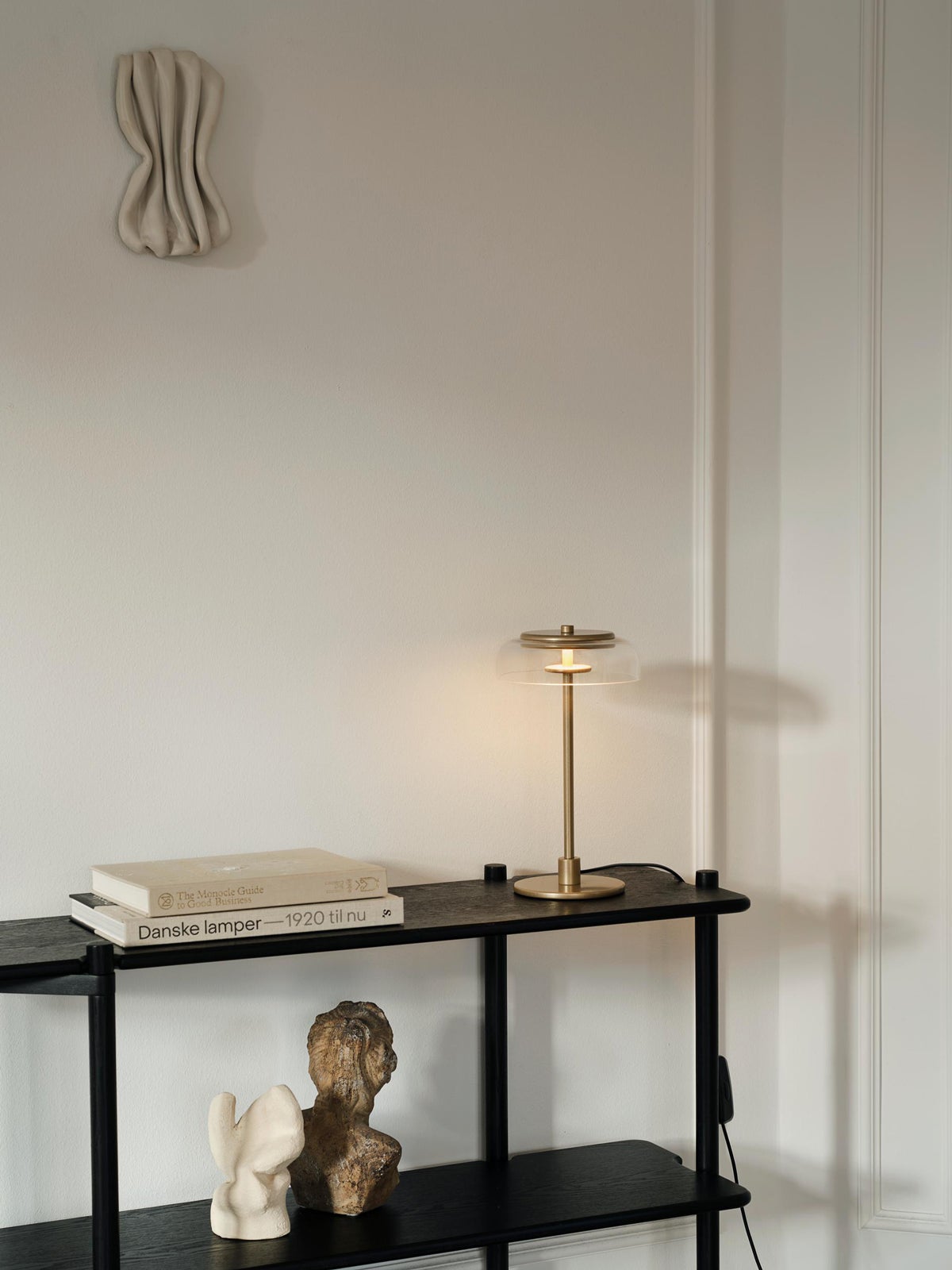 Nuura-Blossi-Table-Lamp-Small-Nordic-Gold-Clear-Lifestyle