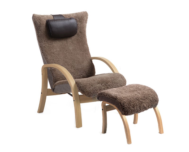 Easy Fåtölj och fotpall i vitoljad ek med fårskinn Sahara