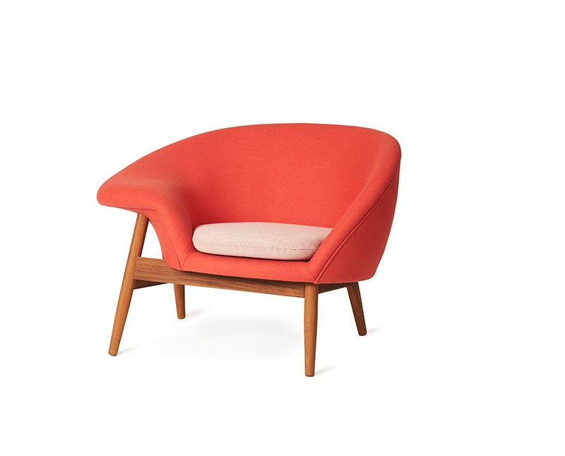 friedegg-loungechair-teak-appelred-palerose-02-warm-nordic
