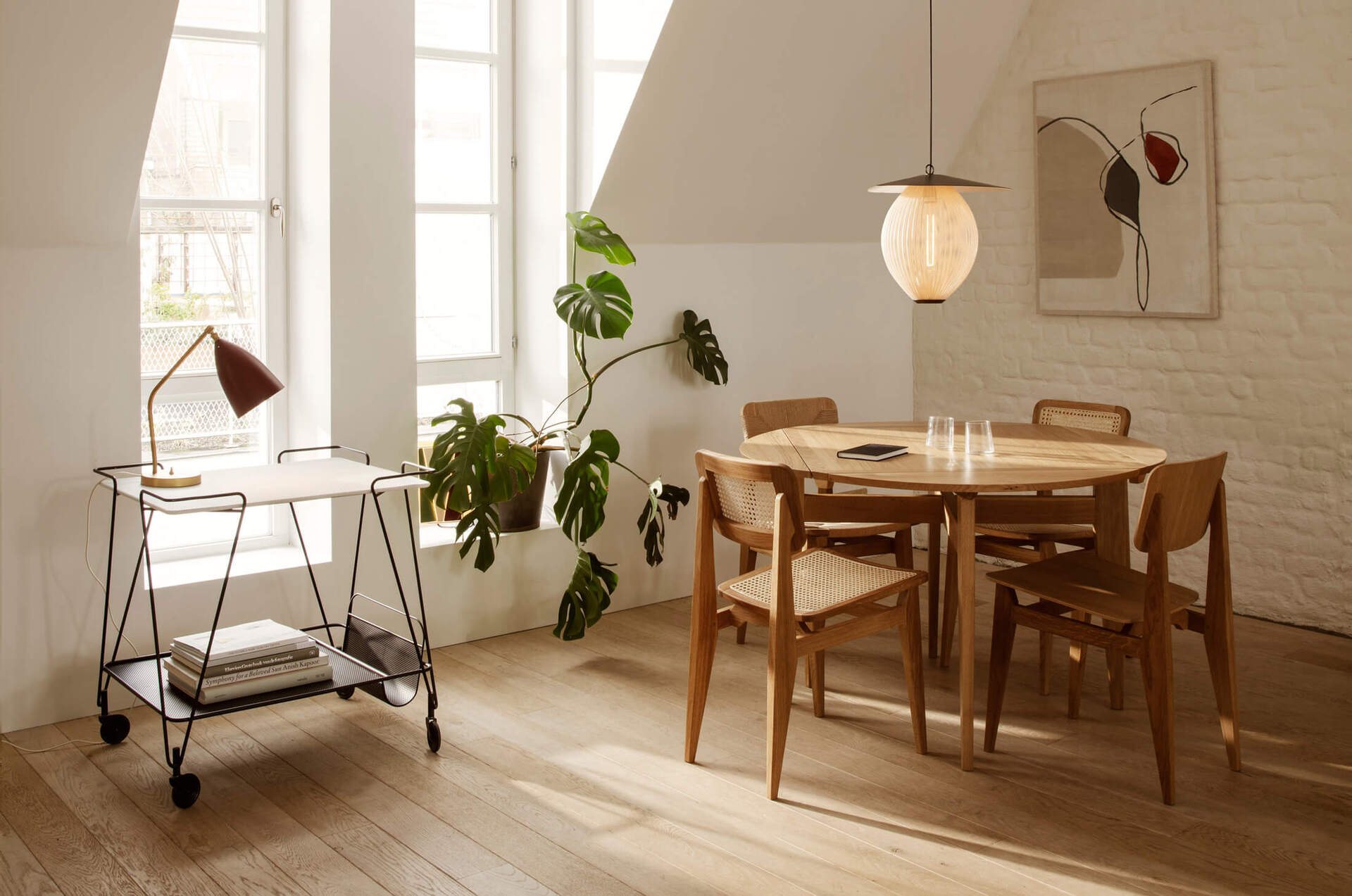 B-table-miljo-GrashoppaTableLamp_MategotTrolley_C-Chair_SatellitePendant_On_03.jpg