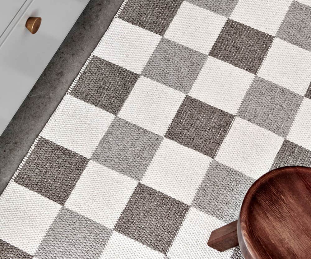 Pix-Matta-Dark-Linen-Miljo-pappelina.jpg Pix matta från Pappelina