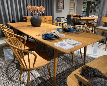 Miss-holly-matbord-stolab-utställningsex-1