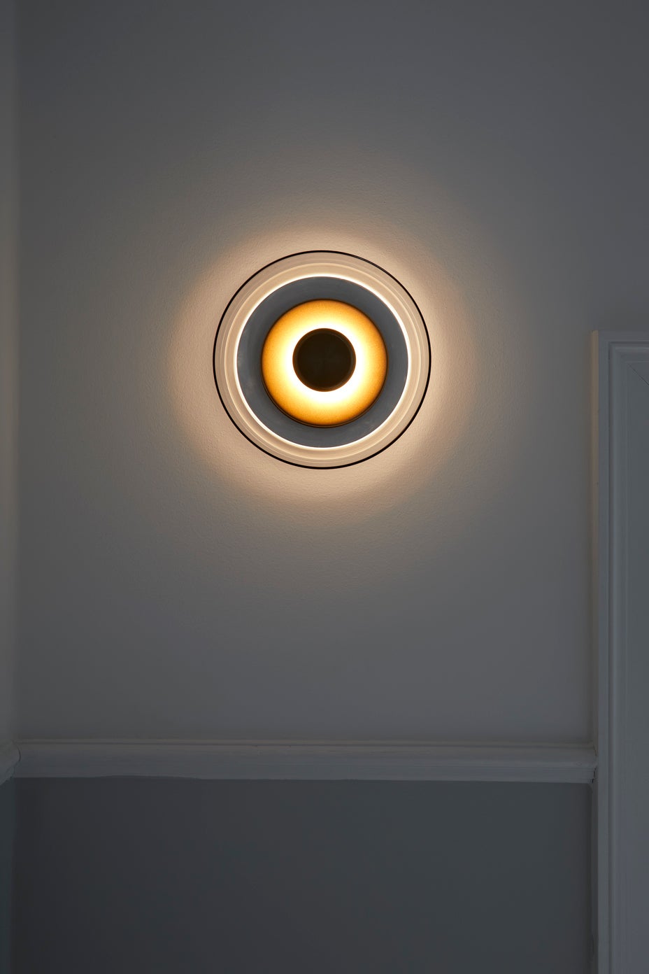 Nuura-Blossi-Wall-Lamp-Nordic-Gold-Clear-Lifestyle-1