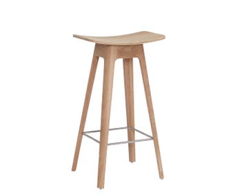 HC1 barpall H67 i mattlackad ek från Andersen Furniture