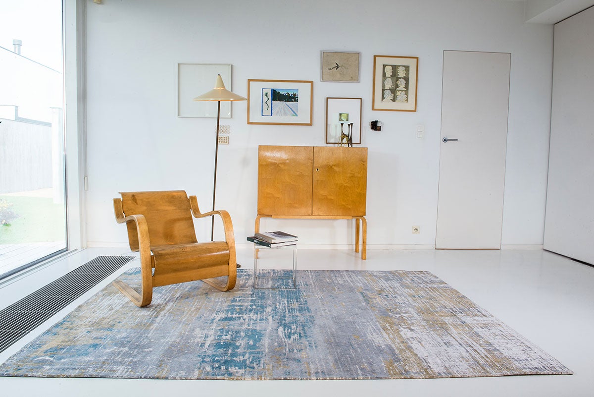 Louis-De-Poortere-Atlantic-Streaks-Rug-Long-Island-Blue-Lifestyle