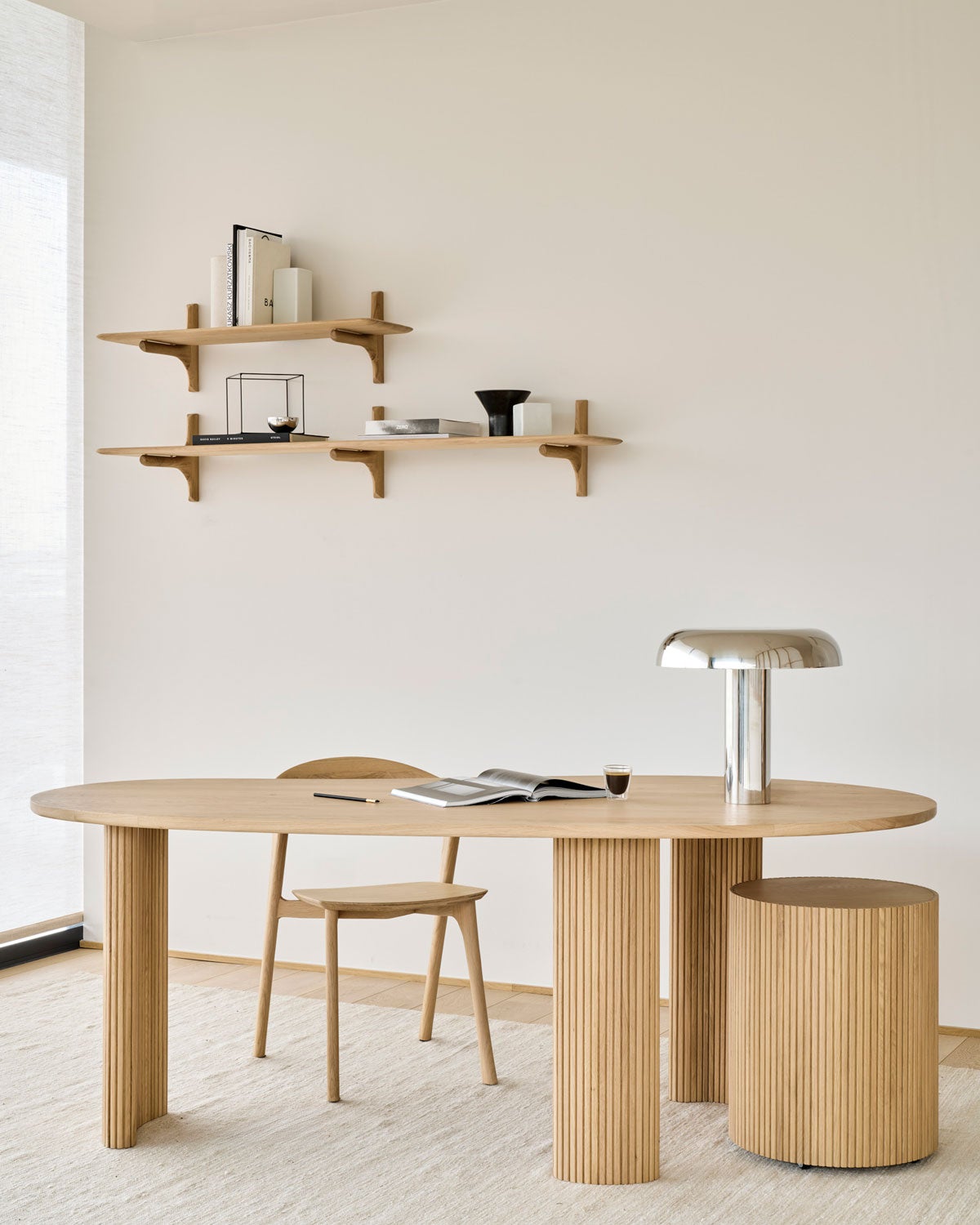 Ethnicraft-Boomerang-Desk-Varnished-Oak-200-Lifestyle