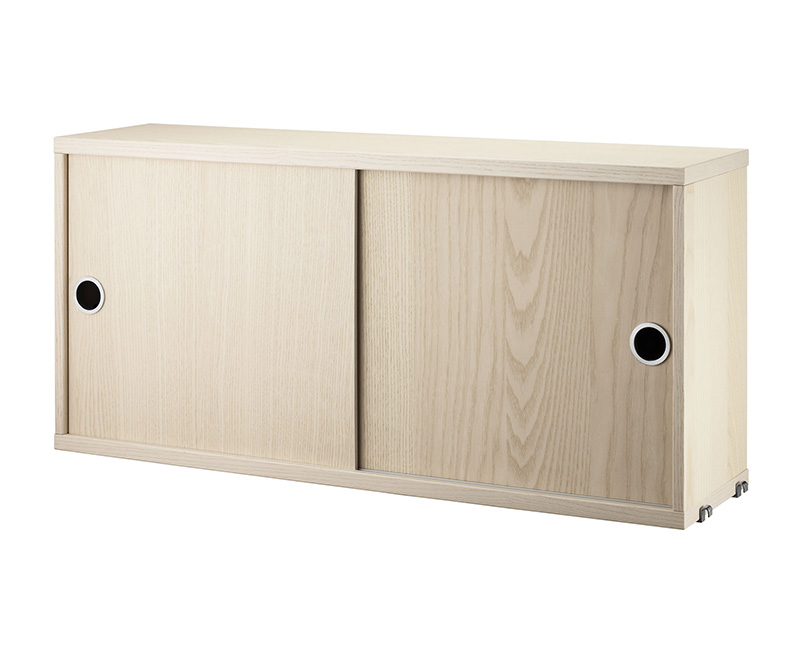 String Skåp med Skjutdörrar 78x20 Ask | String® | Tibergs Möbler