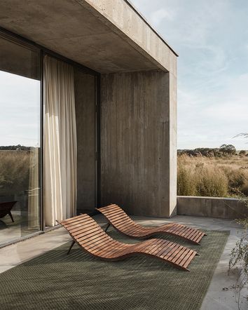 Helix-Outdoor-Rug-Haven-Green-01-Linie-Design