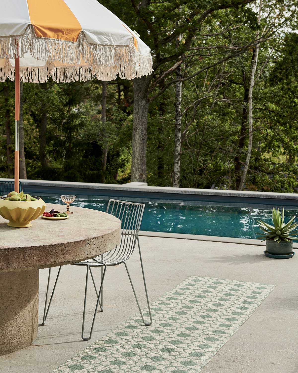 Pappelina-Anya-Runner-Misty-Mint-Lifestyle-2