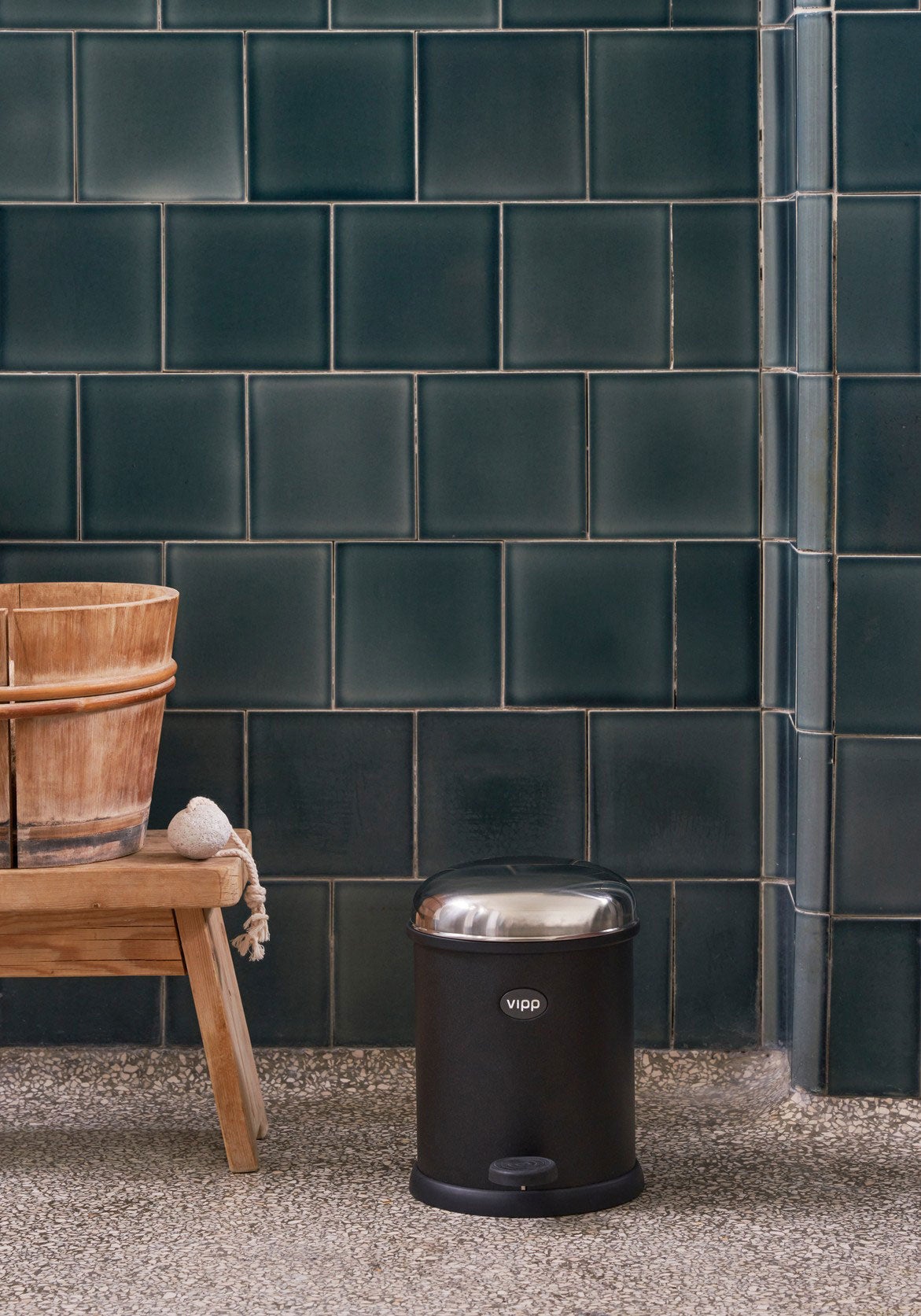 Vipp 12 Pedalhink Svart i badrum