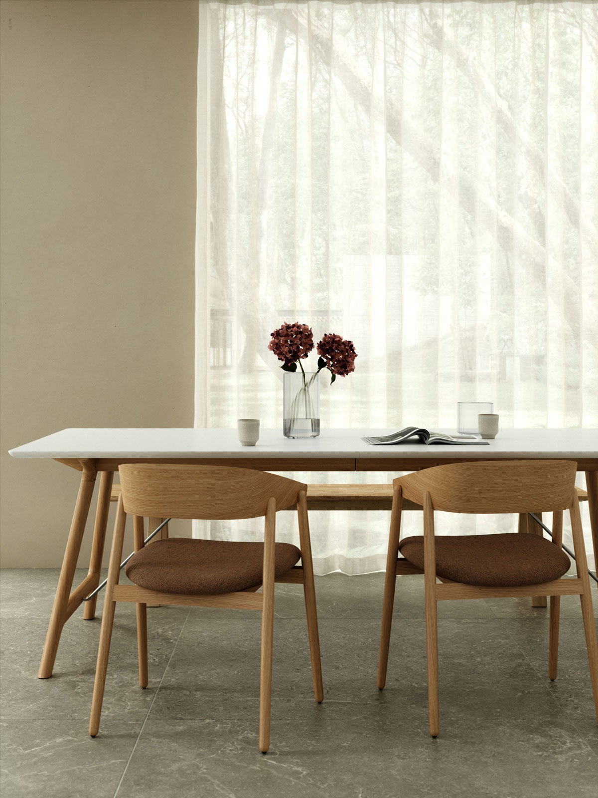 T7 bord med bordsskiva i vit laminat och ben i vitpigmenterad ek från Andersen Furniture