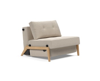 Cubed 02 Bäddsoffa med ekben, klädd i tyget 612 Blida Sand Grey