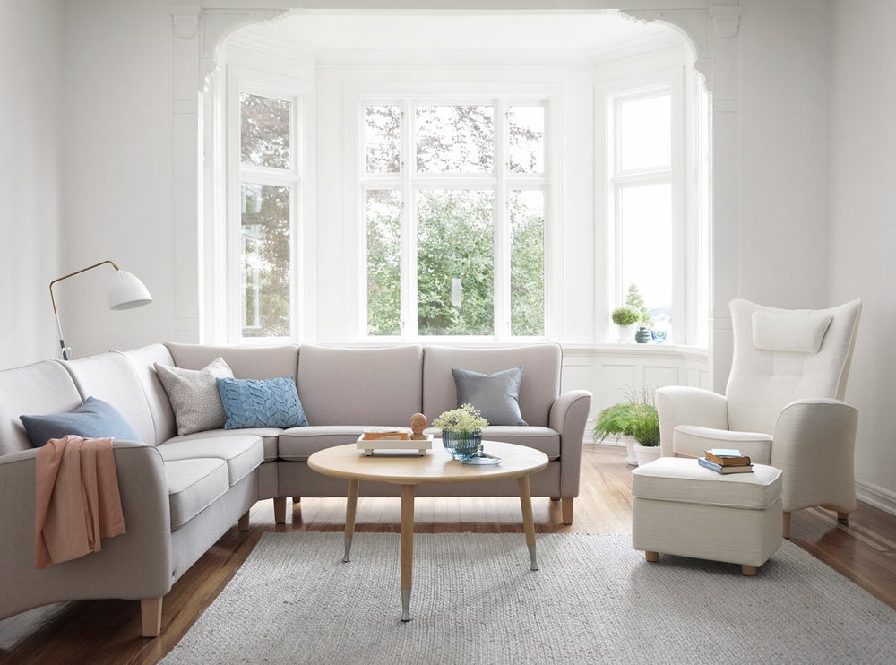 SP-FiaA_Noma-uni-rosa_Høy-stol-i-Tundra-offwhite_A4.jpg Armstöd Fia A. Klädsel Noma Uni Rosa