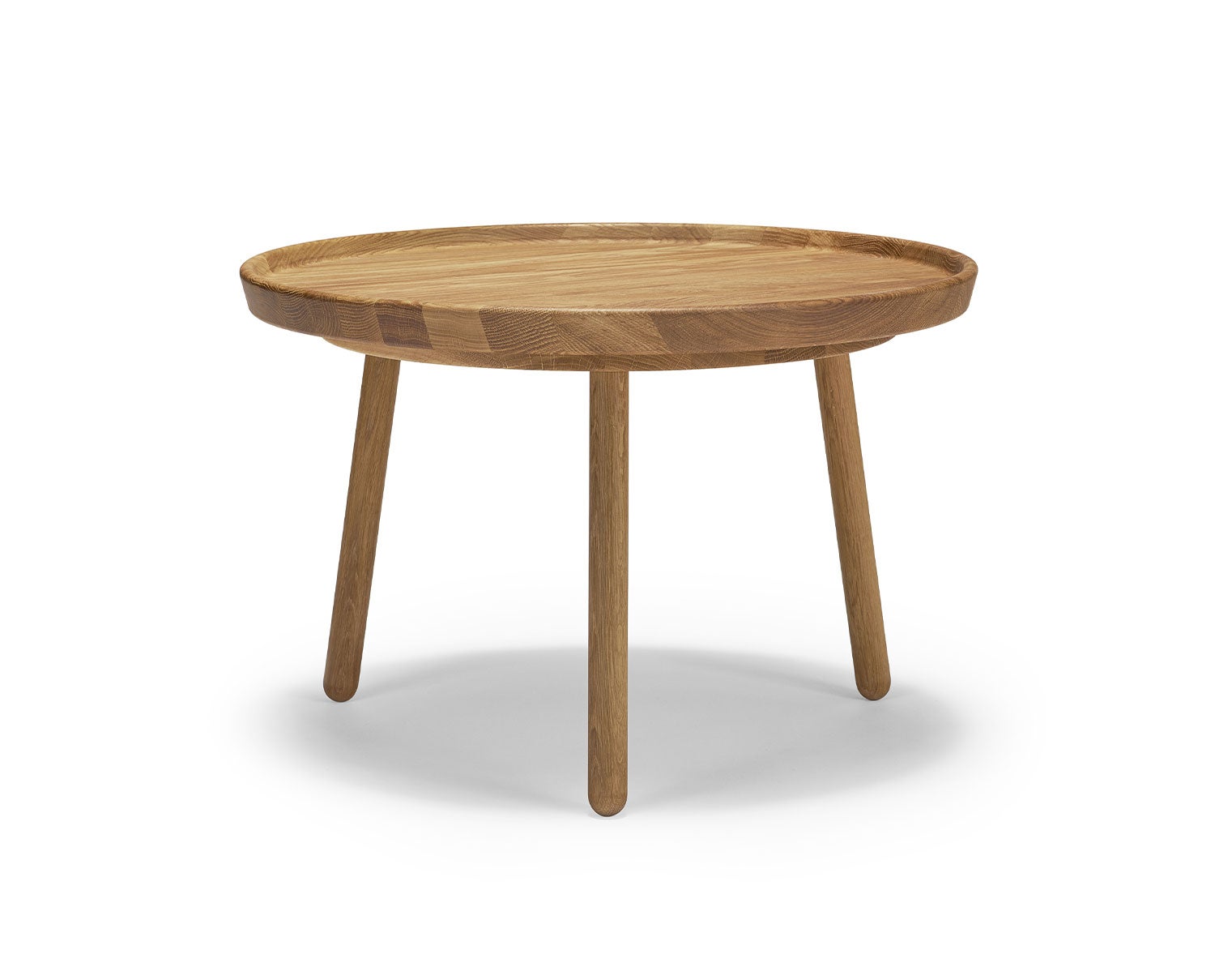 Soffbordet Tureen. Diameter 65 centimeter, höjd 43 centimeter. Skiva i naturoljad, massiv ek.