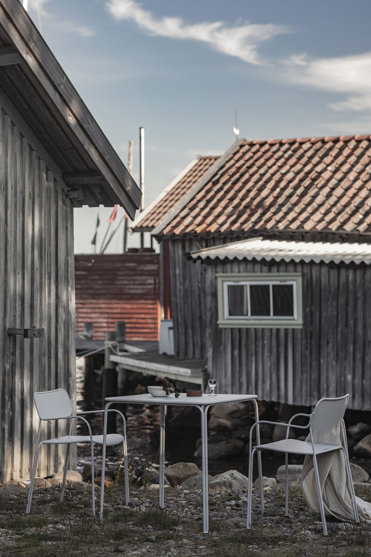 Grythyttan-Libelle-Chair-Table-70-Grey-Lifestyle-2