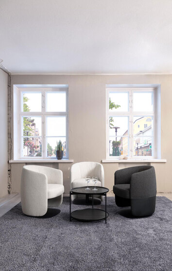 Miljöbild på fåtöljen Bonita.