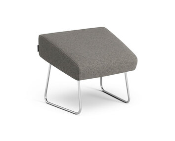 Fotpallen Select. Fotpallen är klädd i tyget Main Line Flax 26, med medar i kromat utförande.