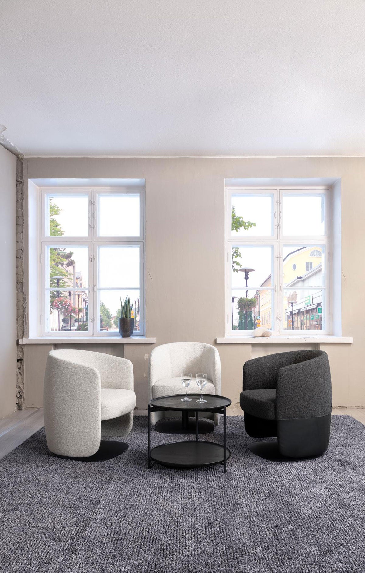 Miljöbild på fåtöljen Bonita.