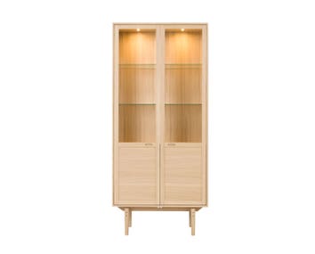 Aeris/Navis Vitrinskåp från PBJ Designhouse