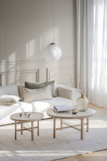 Marsden Soffbord i olika storlekar med dekorativa detaljer vid beige soffa