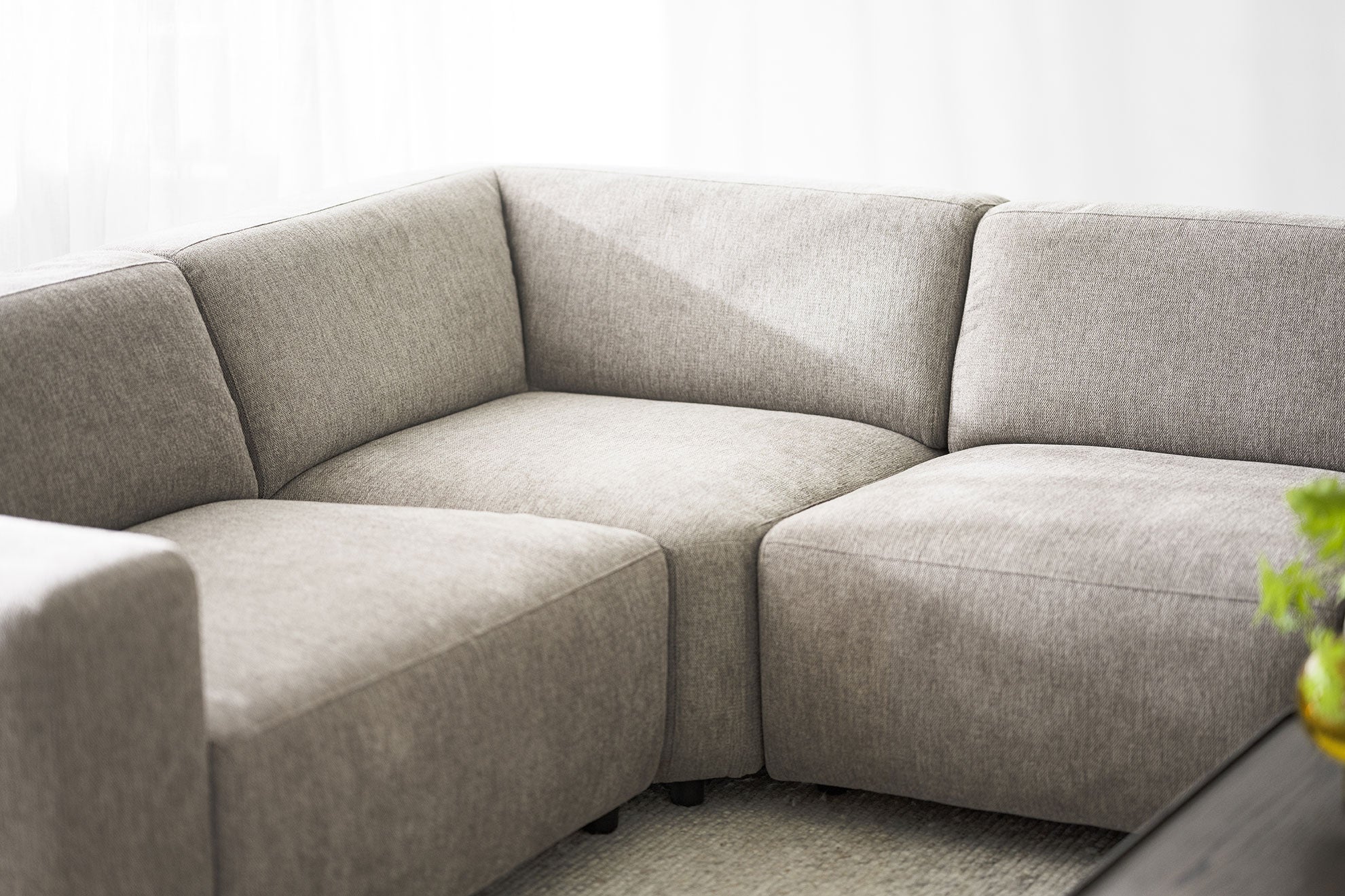 Guide-Clean-sofa-with-baking-soda-Tibergs.jpg