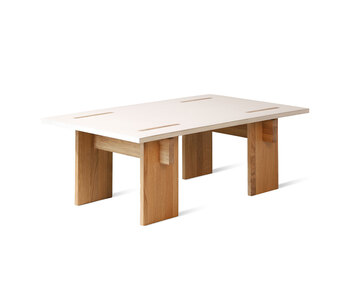 Arnold Soffbord i ljus betong och ljus ek