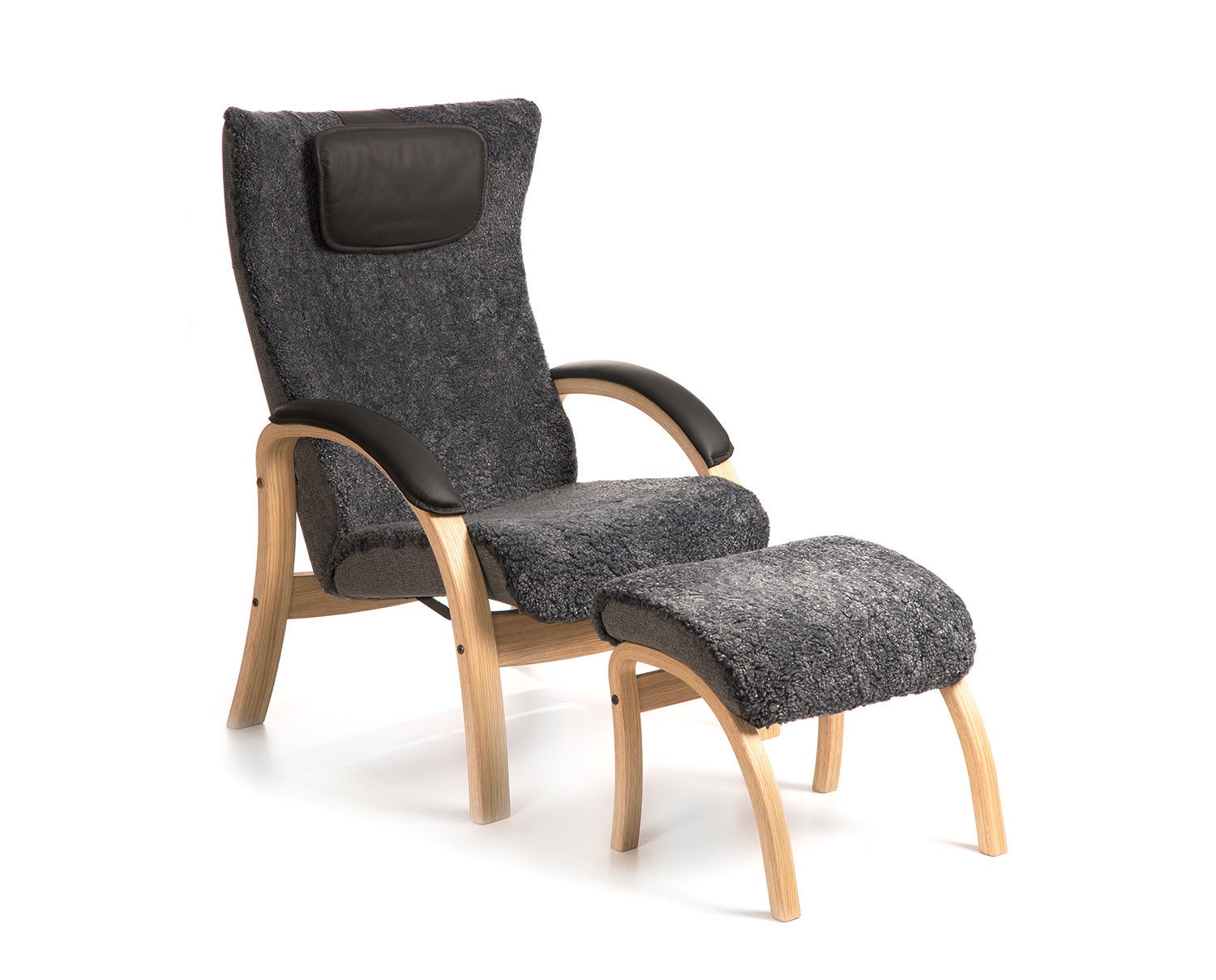 Easy Fåtölj och fotpall i oljad ek, i fårskinnet Charcoal