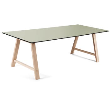 T1 bord 220x95 cm i iron laminat och ben i såpad ek från Andersen Furniture