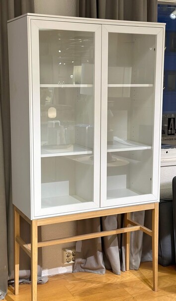 edge-vitrinskap-hog-utstallningsrea-2023