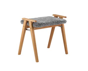 Oscarssons-Mobel-Alme-Stool-Oiled-Oak-Light-Grey-Sheepskin