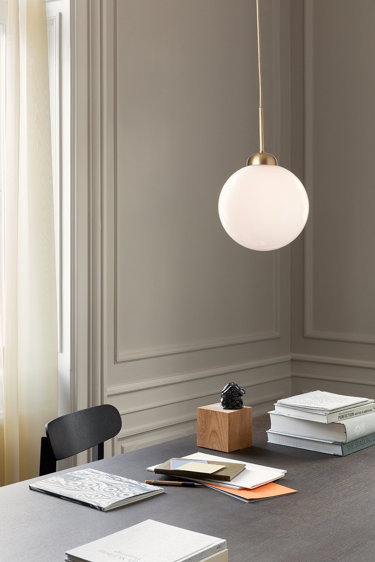 Nuura-Apiales-1-Pendant-Large-Brushed-Brass-Opal-Lifestyle-1