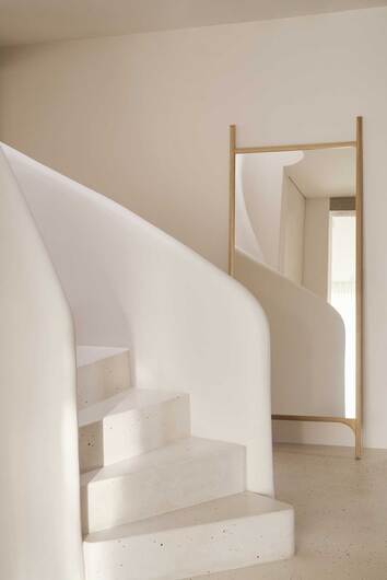 Ethnicraft-PI-Floor-Mirror-80x200-Oak-Lifestyle