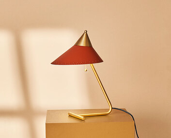 brasstop-tablelamp-rustyred-vyellow-miljo-WarmNordic