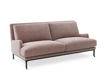Soffan Mr. Jones, med bredd 200 centimeter. Soffan är klädd i tyget Bohemian 090. Ramen är av svart stål, med hjul i mässing. 