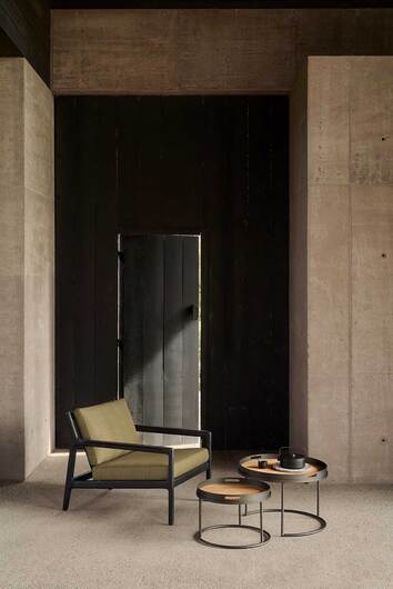 Ethnicraft-Jack-Outdoor-Lounge-Chair-Black-Teak-Green-Fabric-Lifestyle