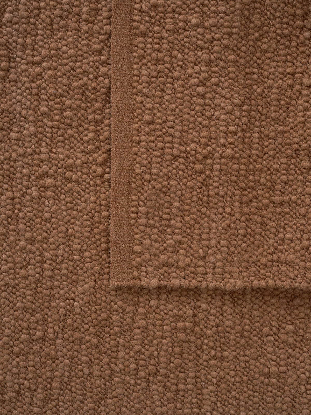 Struktur på Pebbled Poem Matta i färgen Terracotta