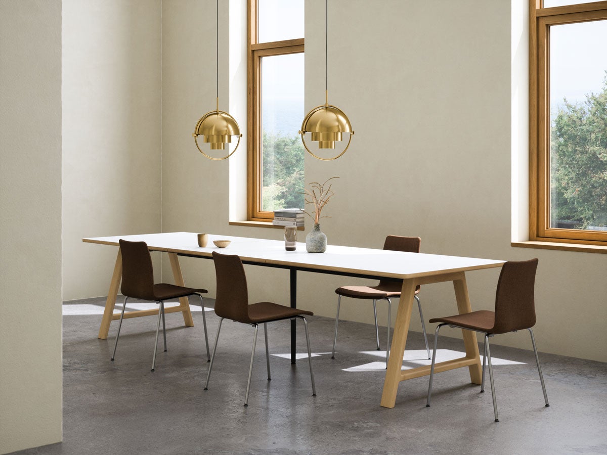T11 bord 220 cm utdragbart i vitt laminat med vitpigmenterade ekben från Andersen Furniture
