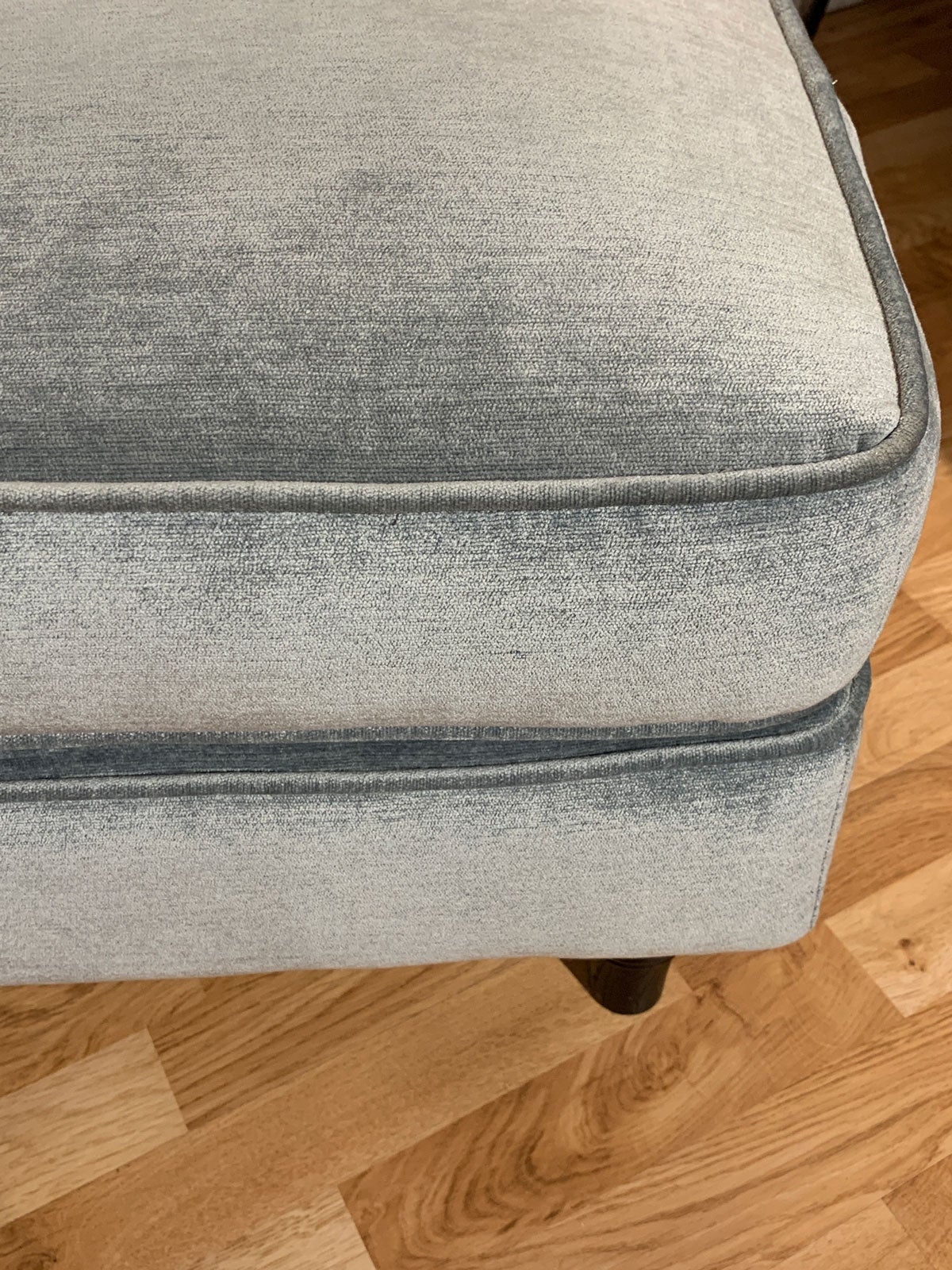 Englesson-pall-tyg-baron-detaljbild