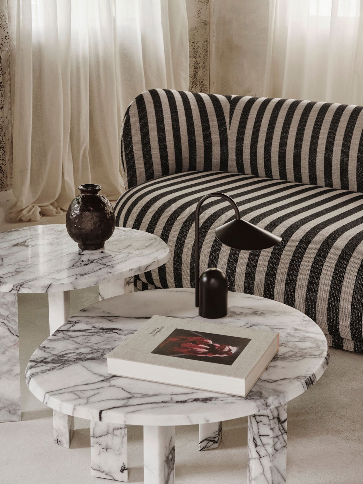 Taula Soffbord och sidobord i utförandet White/Charcoal i vardagsrum