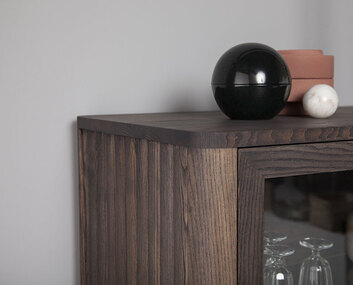 Velvet skåp detaljbild räfflor