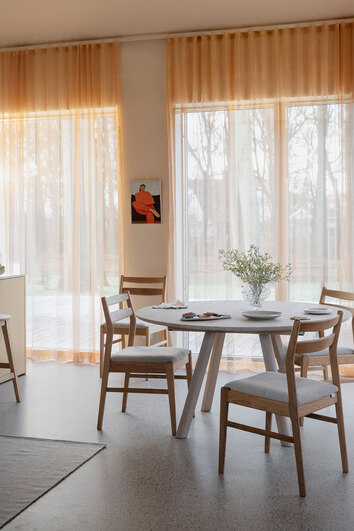 Rowico-Clapperton-Dining-Table-D140-WP-Oak-Lifestyle