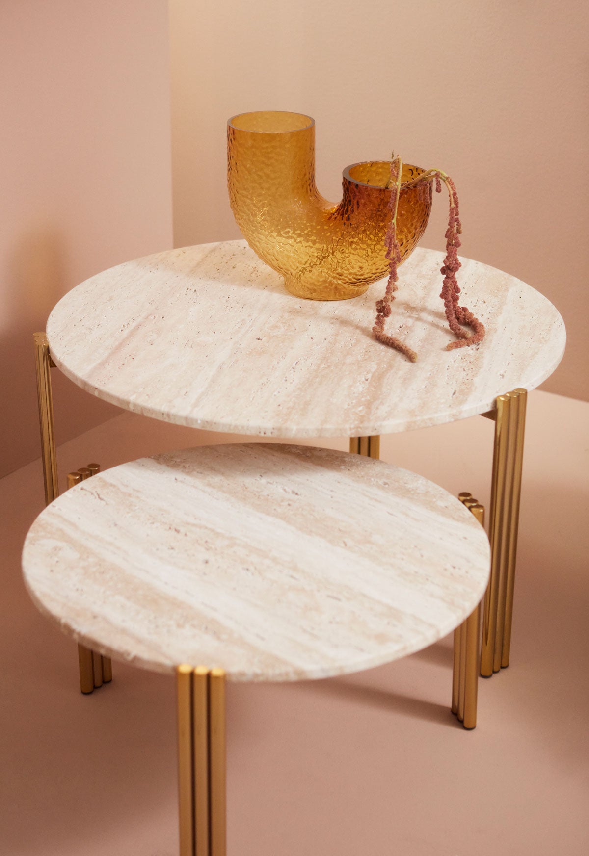 Tribus-Soffbord-Gold-Travertine-Miljo-2