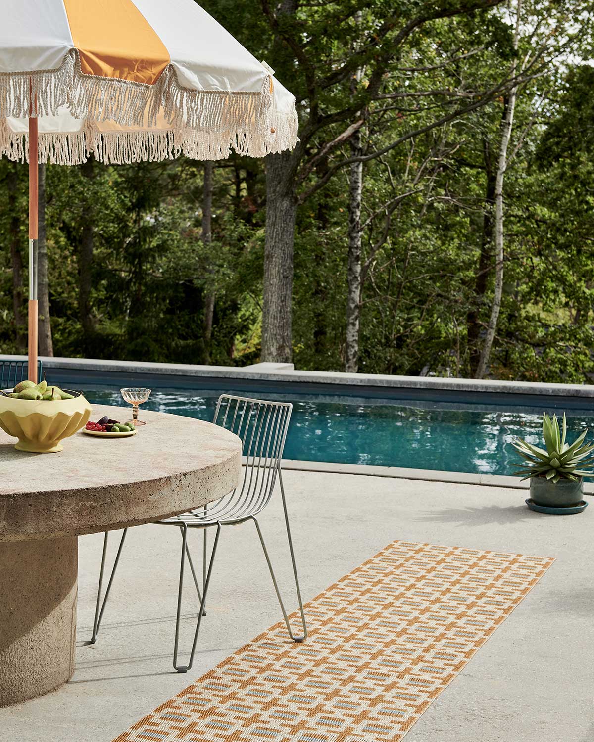 Pappelina-Tom-Runner-Ochre-Lifestyle-1