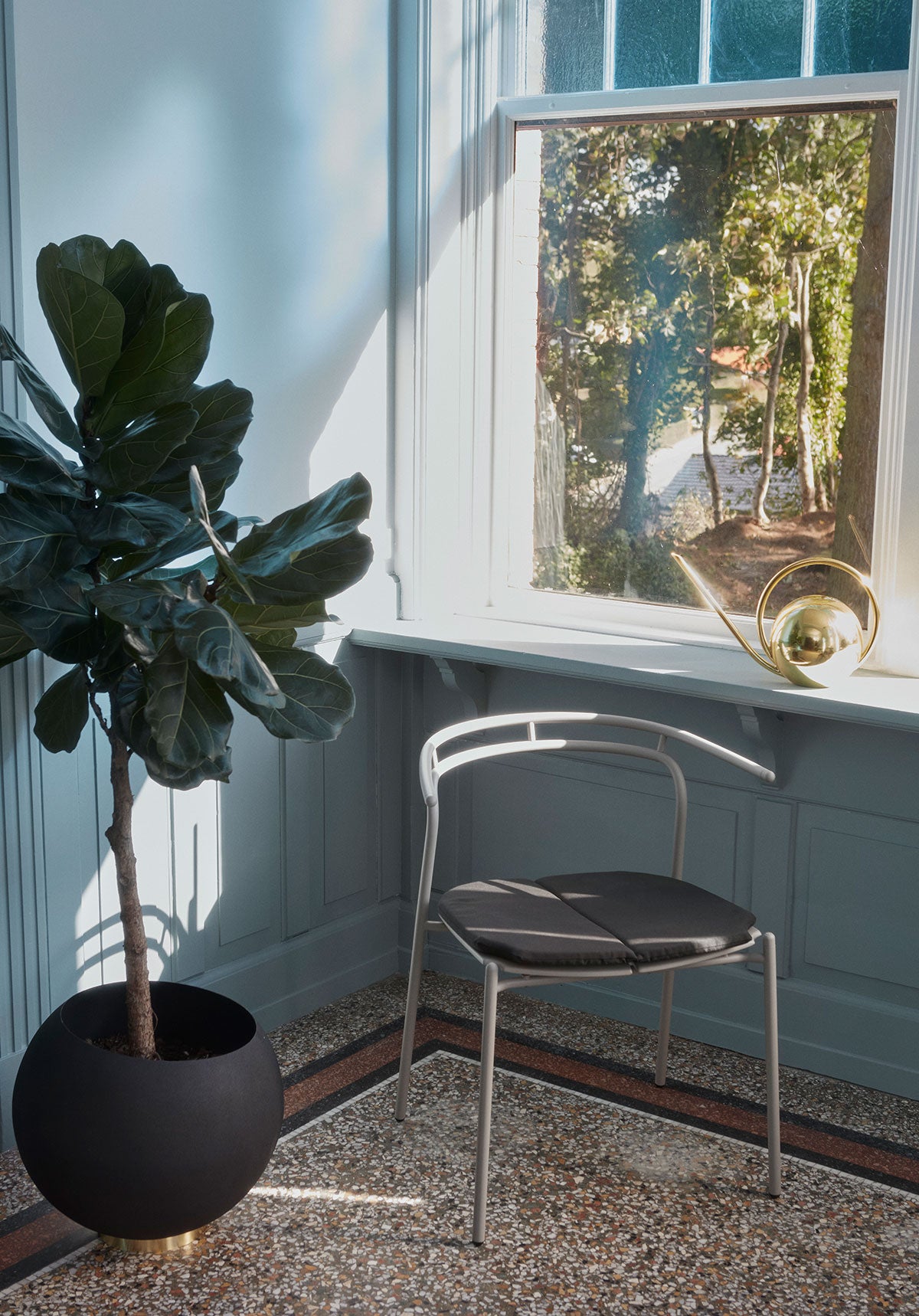 Novo Stol med dyna i färgen Taupe