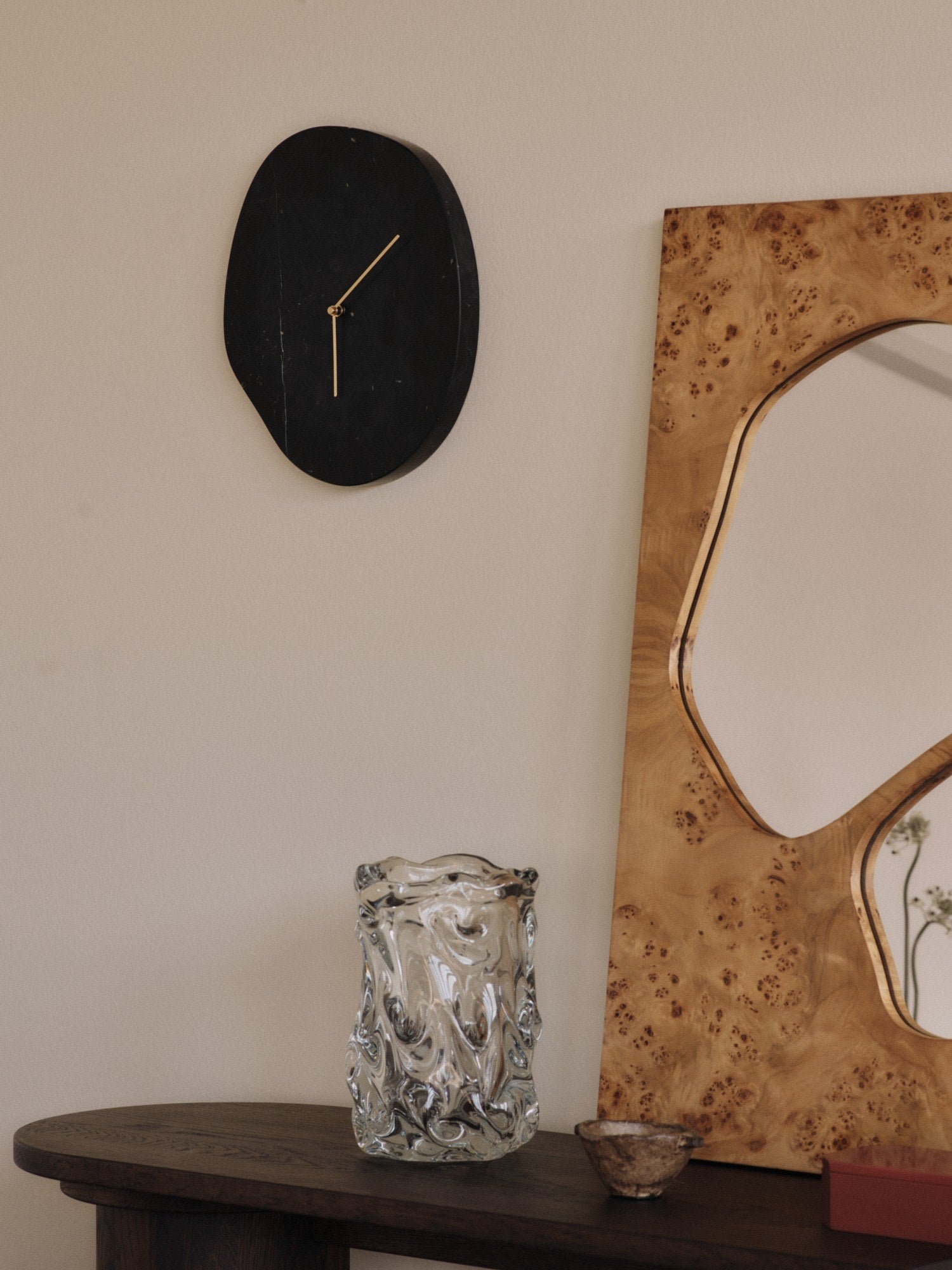 Ferm-Living-Melt-Wall-Clock-Black-Marble-2415-miljo-1
